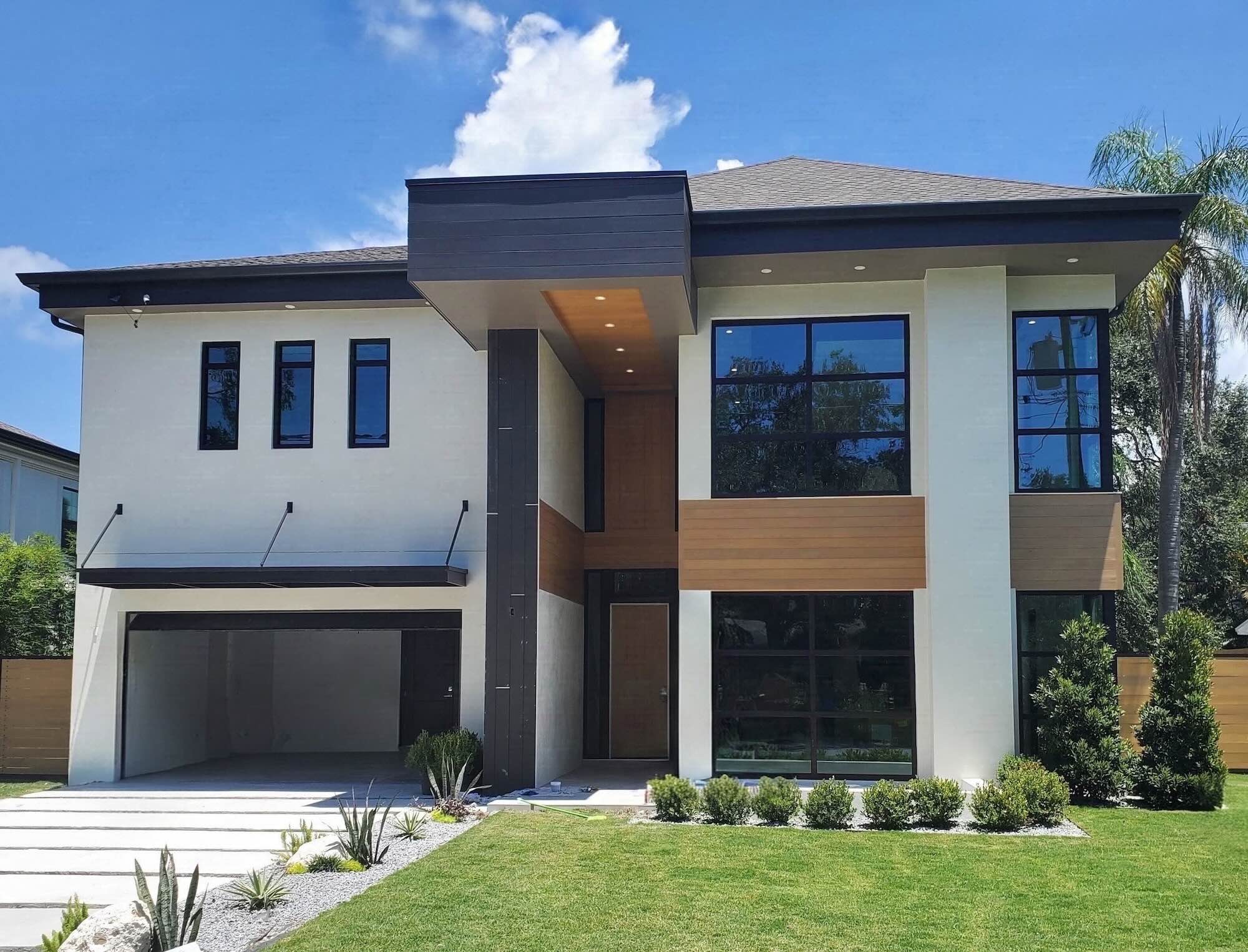 A Floating-Stair Home in South Tampa