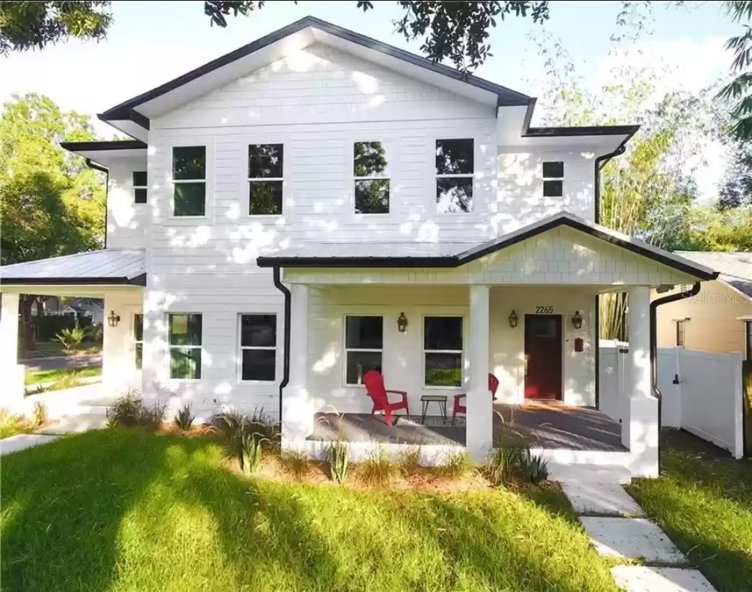 A New Duplex in Historic St. Petersburg